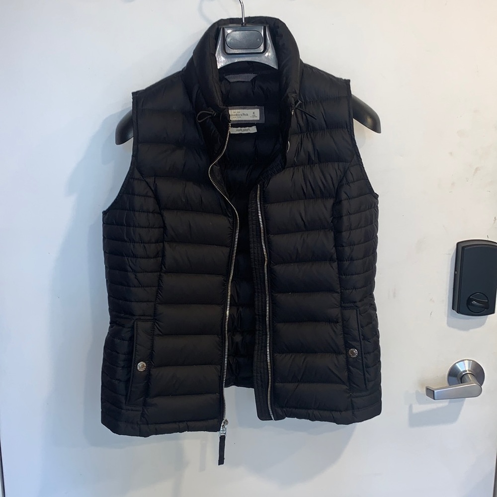 Abercrombie & Fitch Puffer Vest - Medium